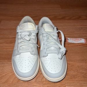 Nike Women’s Dunks Low Light Bone Size 5.5